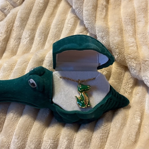 Vintage velvet alligator with gold tone alligator with rhinestone eye - Picture 4 of 9